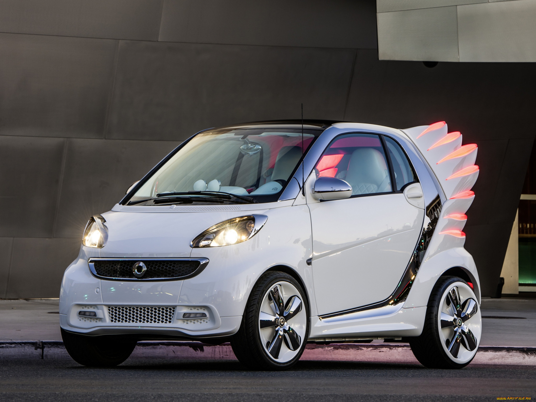 Smart com. Smart Fortwo forjeremy. Smart Fortwo by Jeremy Scott. Smart Fortwo с крыльями. Smart Jeremy Scott.